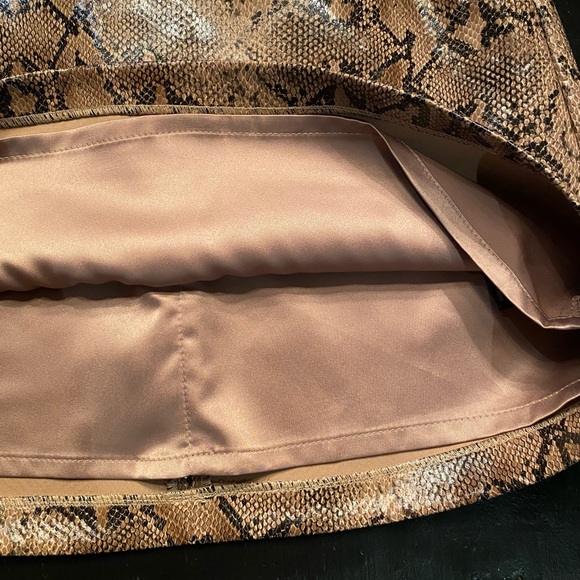 Blank NYC Snake Skin Mini Skirt - Size 25 - Picture 4 of 5